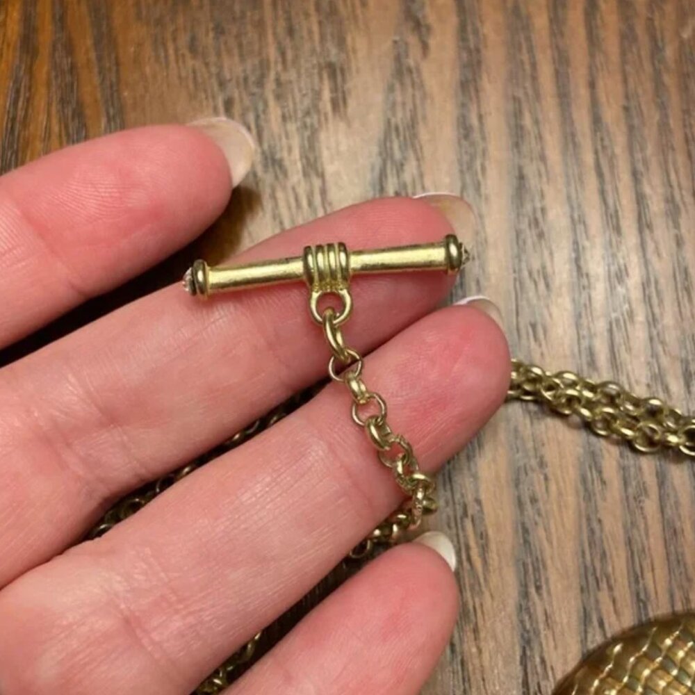 Gold Shell Pendant Necklace - Picture 4 of 4